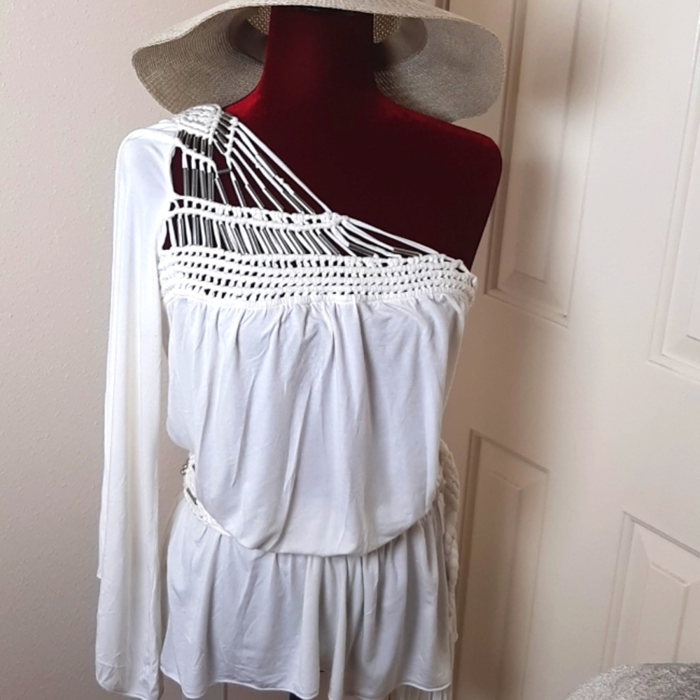 Elegant White One-Shoulder Women's Top